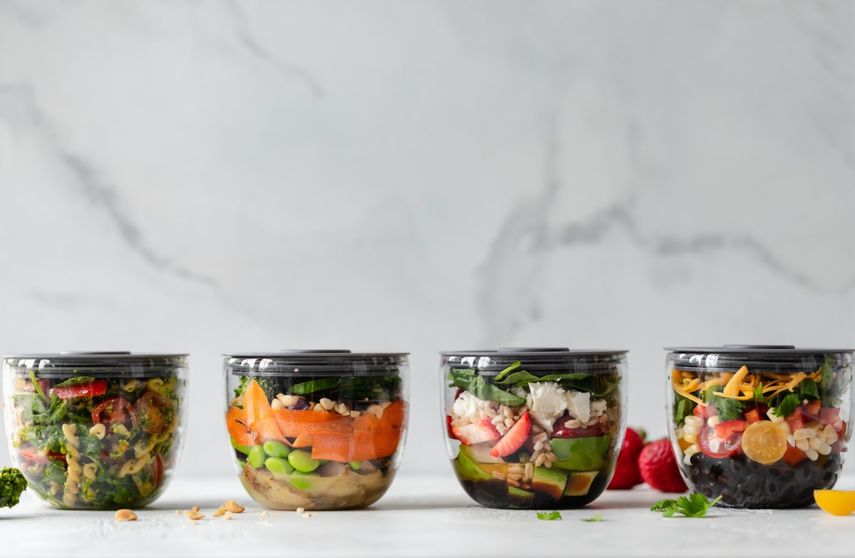 Görög joghurt és gyümölcsök reggelire